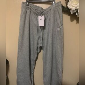 Plus size ladies standard fit Mid rise full length Nike Sweatpants!